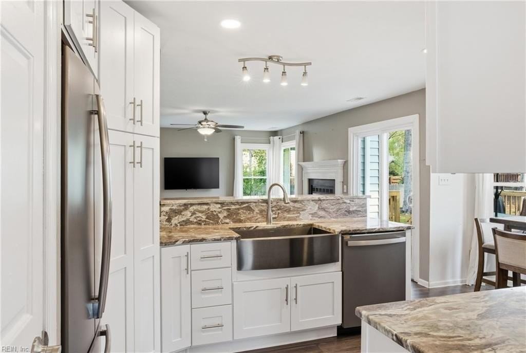 405 Dahoon Ct - Photo 5 of 40