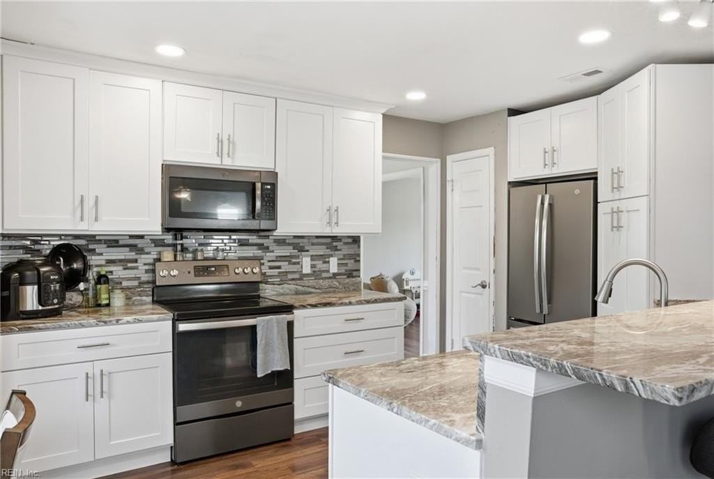 405 Dahoon Ct - Photo 7 of 40