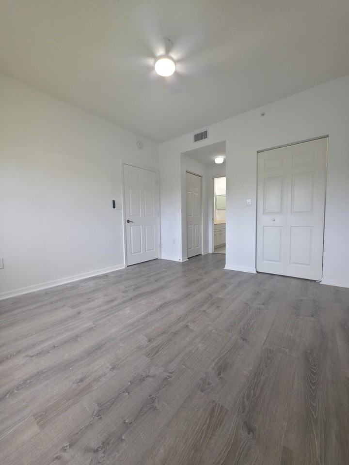 2805 Veronia Dr #204 - Photo 5 of 32