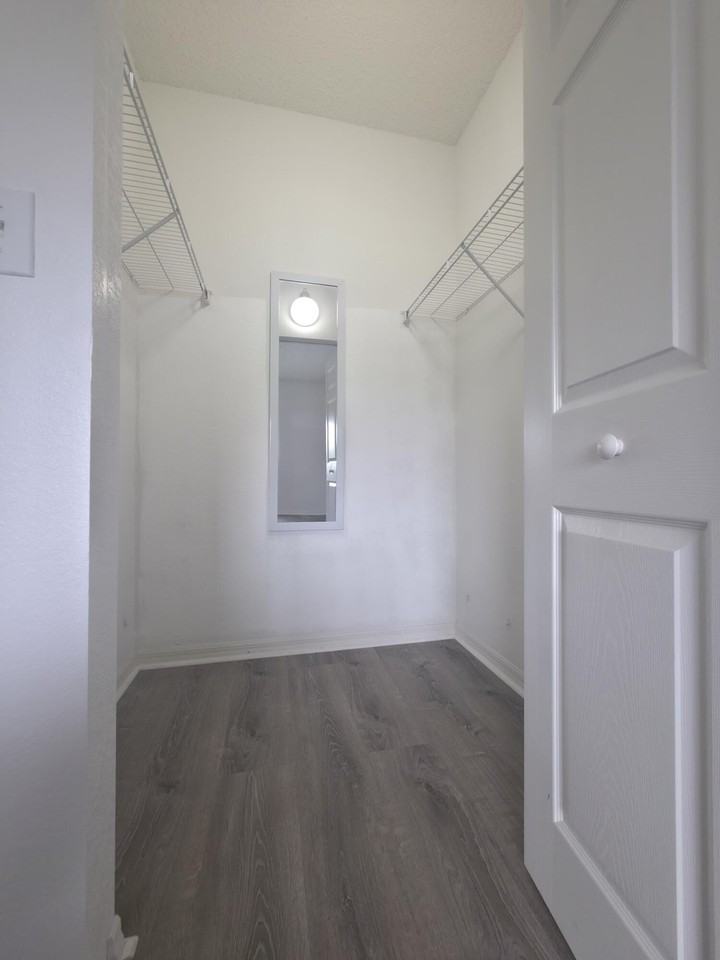 2805 Veronia Dr #204 - Photo 7 of 32