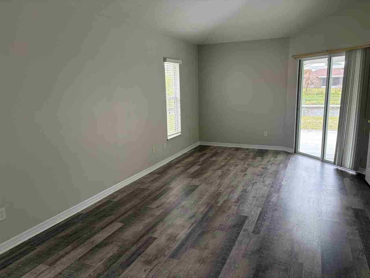 2367 Se Rock Springs Dr - Photo 4 of 16