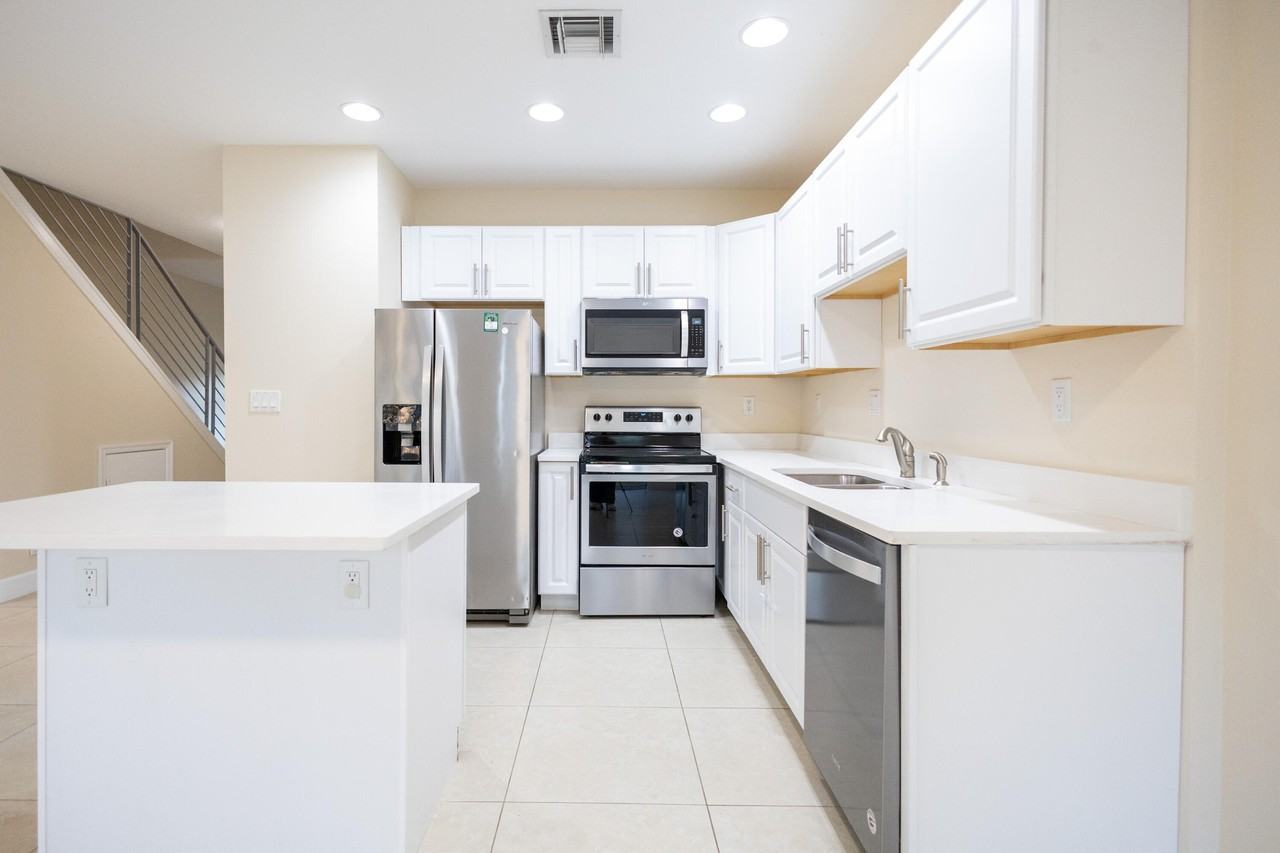 12437 Westhampton Cir - Photo 4 of 12