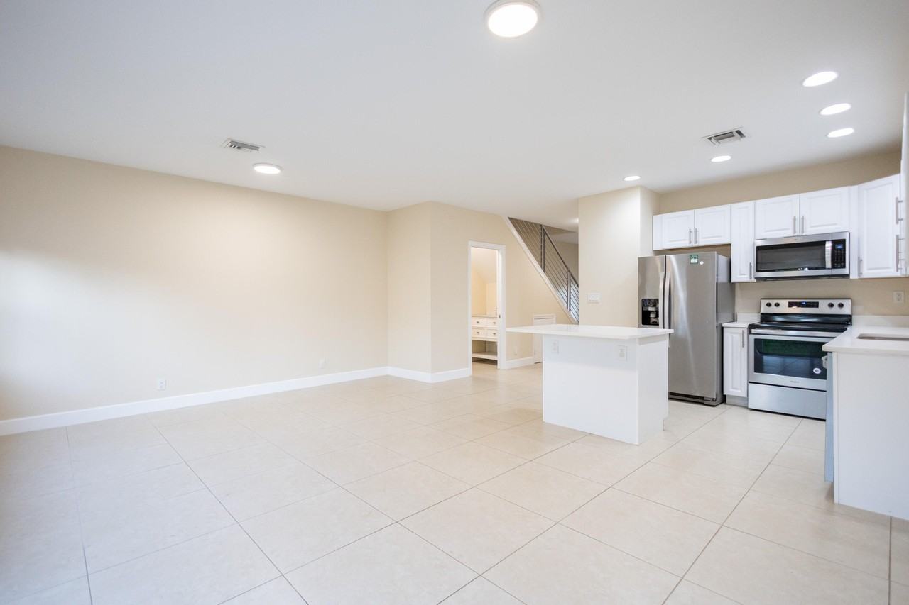 12437 Westhampton Cir - Photo 5 of 12