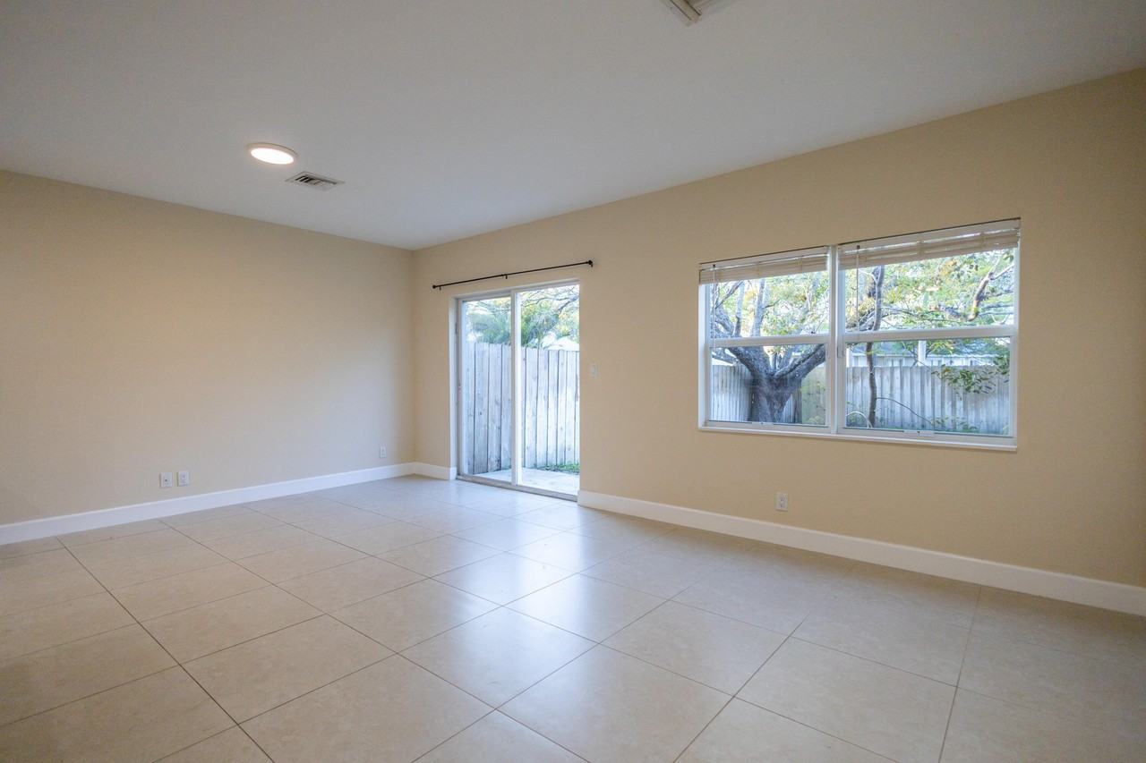 12437 Westhampton Cir - Photo 6 of 12