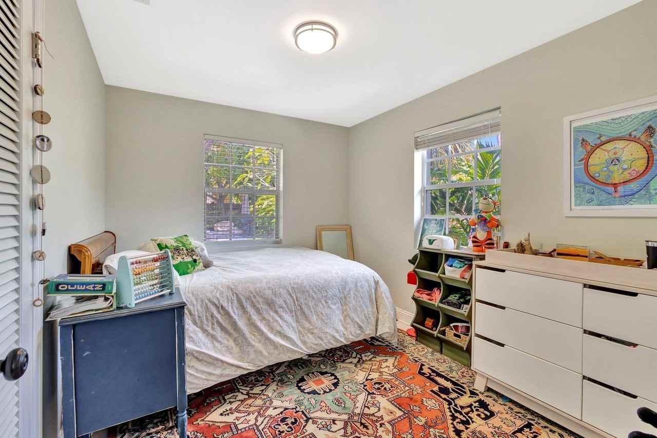 227 Ne 12th St #2 - Photo 5 of 24