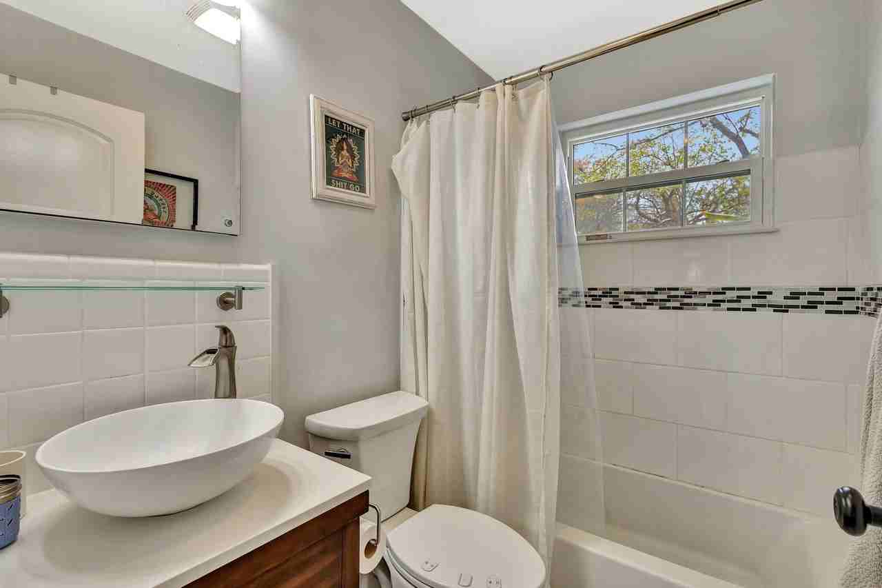 227 Ne 12th St #2 - Photo 7 of 24