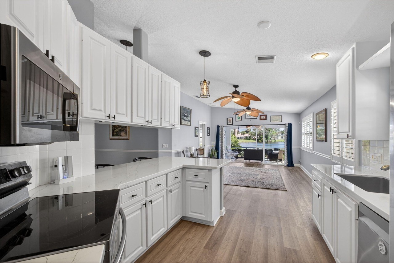 8557 Se Retreat Dr - Photo 4 of 33