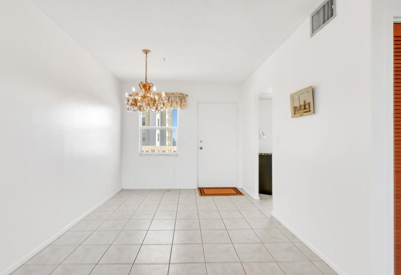 2555 Ne 11th St #804 - Photo 3 of 20