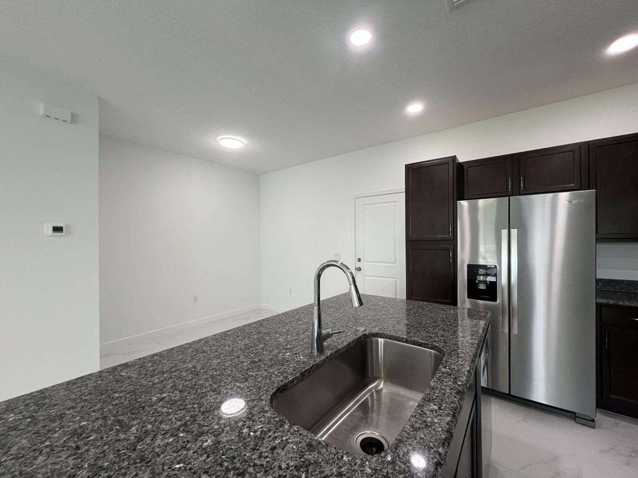 4910 N Longwood Lake Sq - Photo 3 of 24