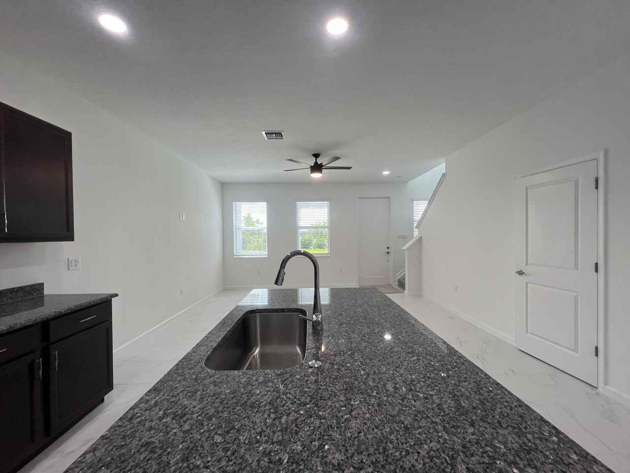 4910 N Longwood Lake Sq - Photo 6 of 24