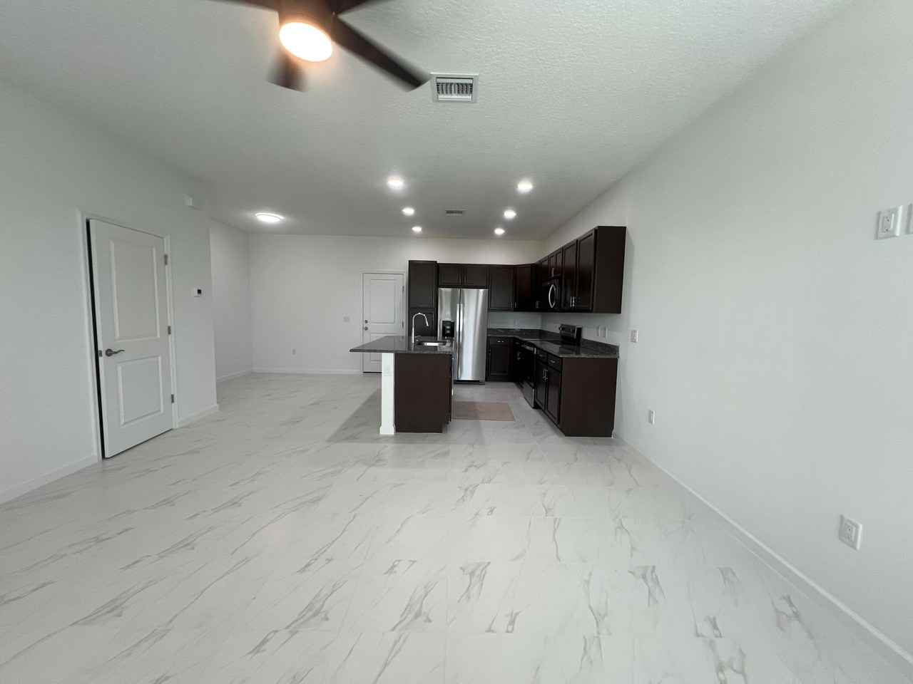 4910 N Longwood Lake Sq - Photo 7 of 24