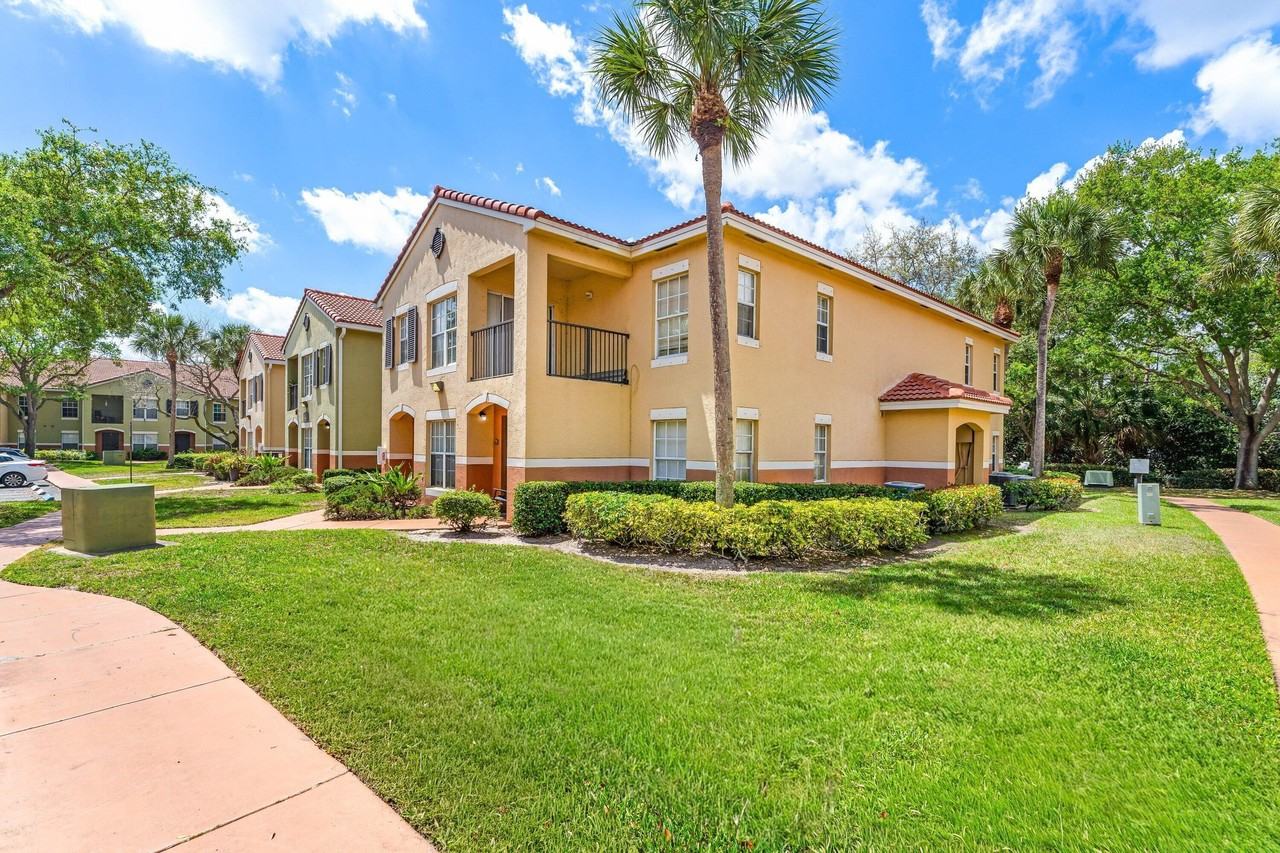 10336 Fox Trail Rd S Apt 1305 - Photo 3 of 35