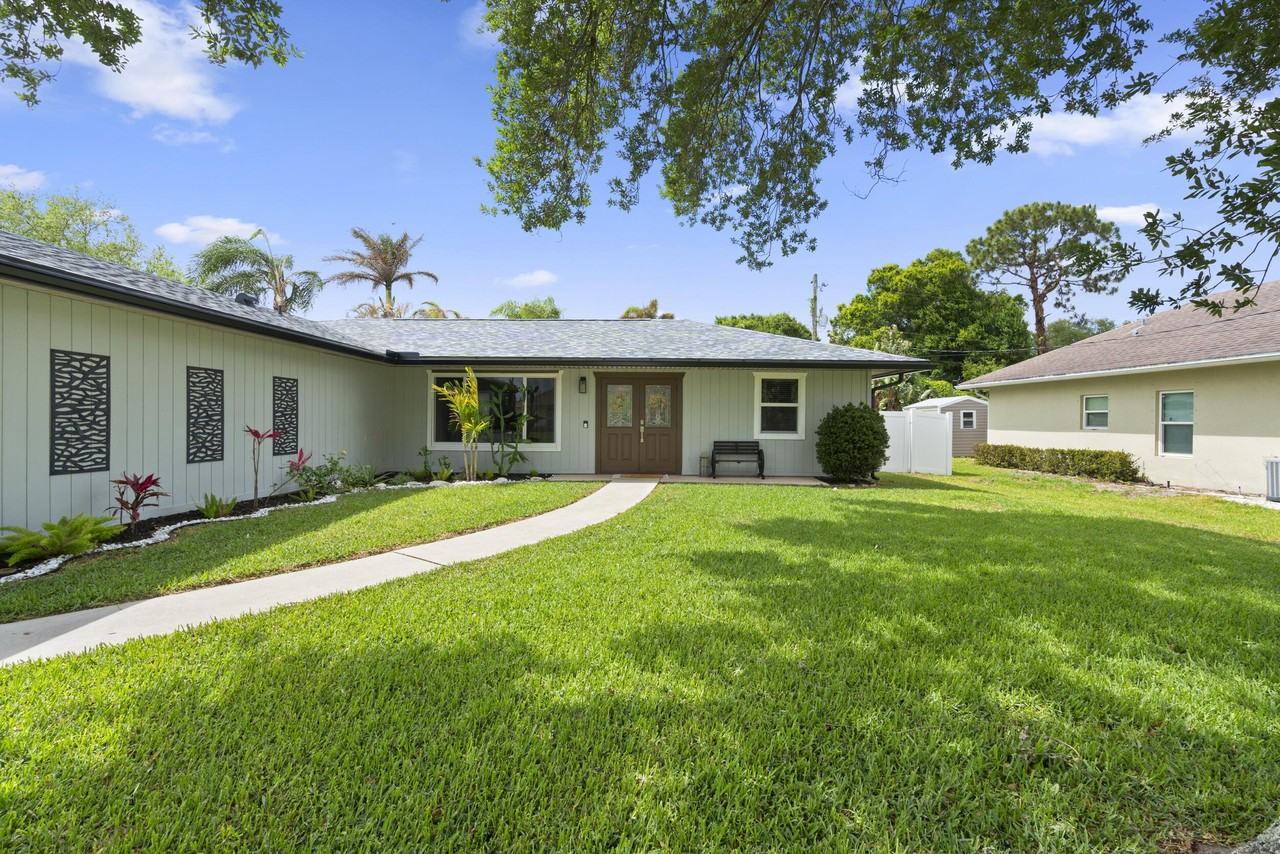 3238 Sw Constellation Rd - Photo 3 of 50