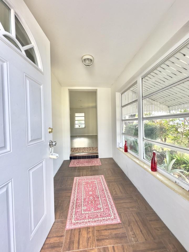 422 N Broadway - Photo 2 of 16