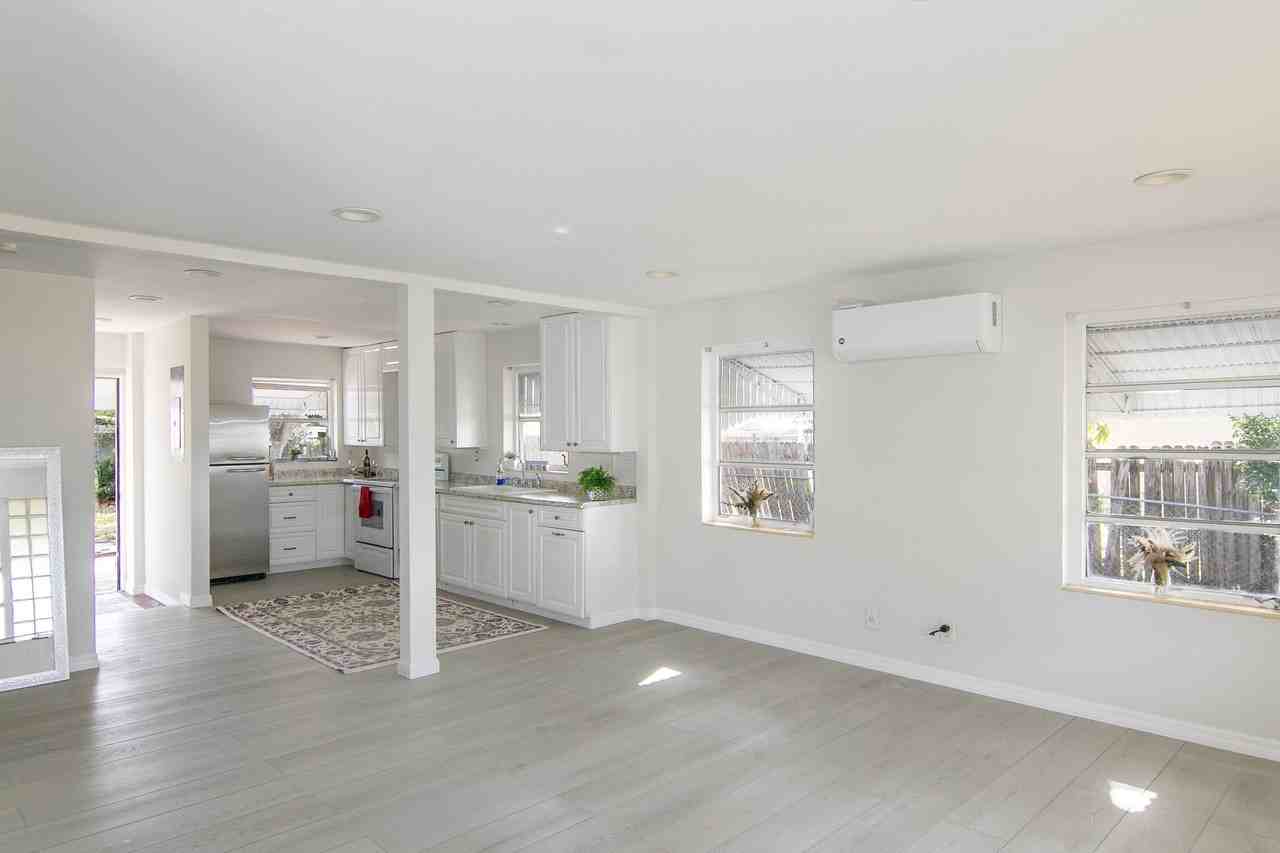 422 N Broadway - Photo 4 of 16