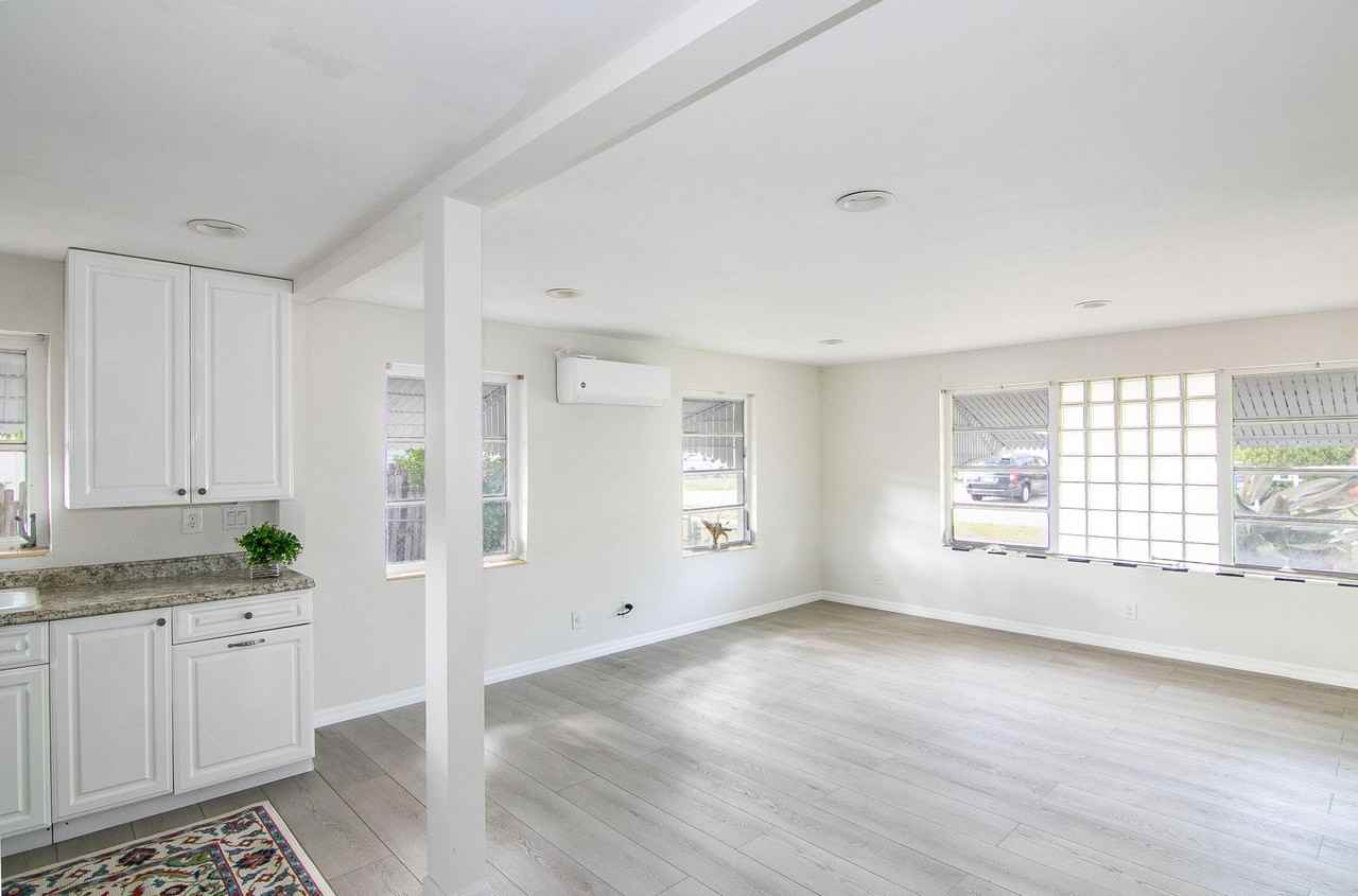 422 N Broadway - Photo 5 of 16