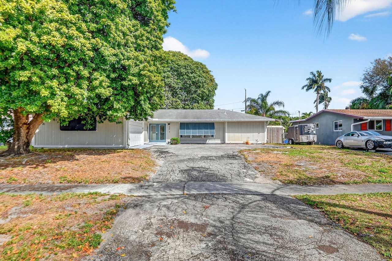 320 Riverdale Rd - Photo 2 of 44