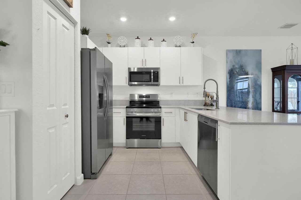 11881 Nw 46th St - Photo 5 of 47