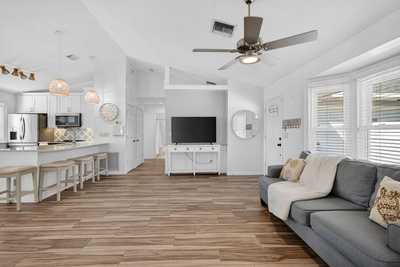 341 11th Ave - Photo 5 of 33