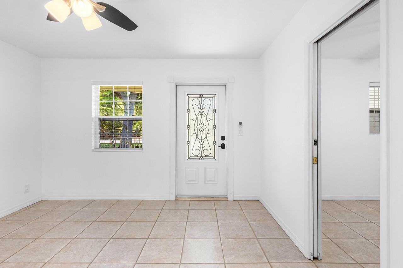 2100 Ne 4th Ave - Photo 3 of 30