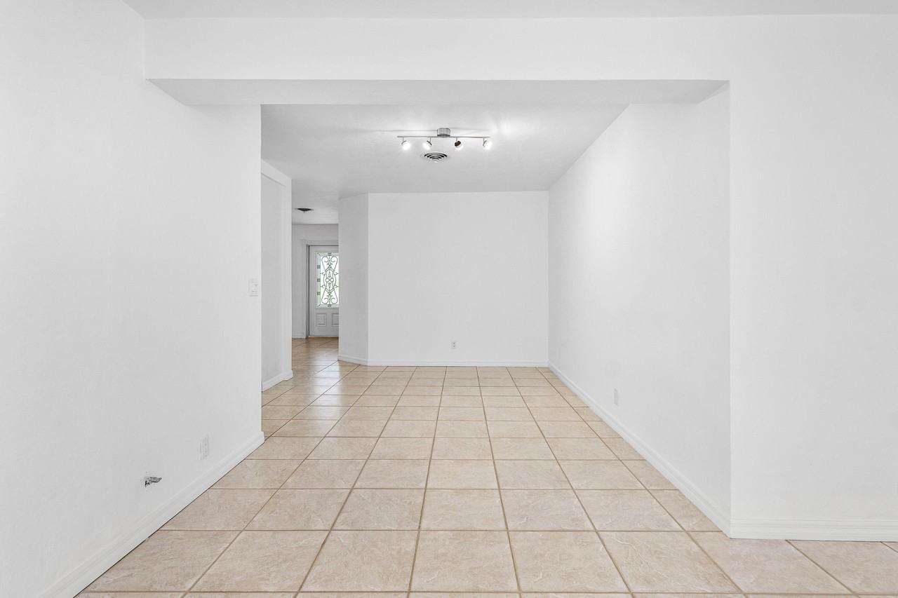 2100 Ne 4th Ave - Photo 7 of 30