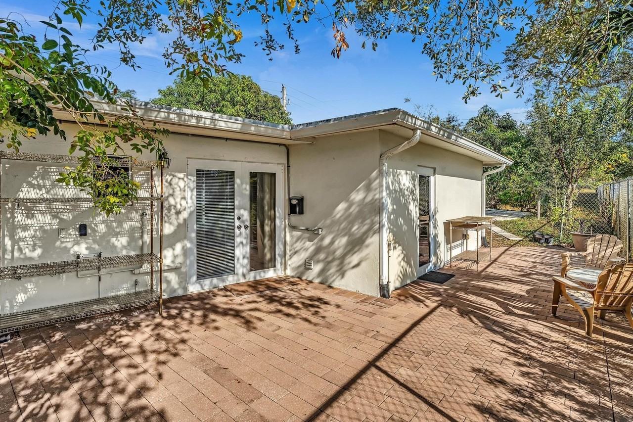 3998 Nw 5th Ave - Photo 4 of 28