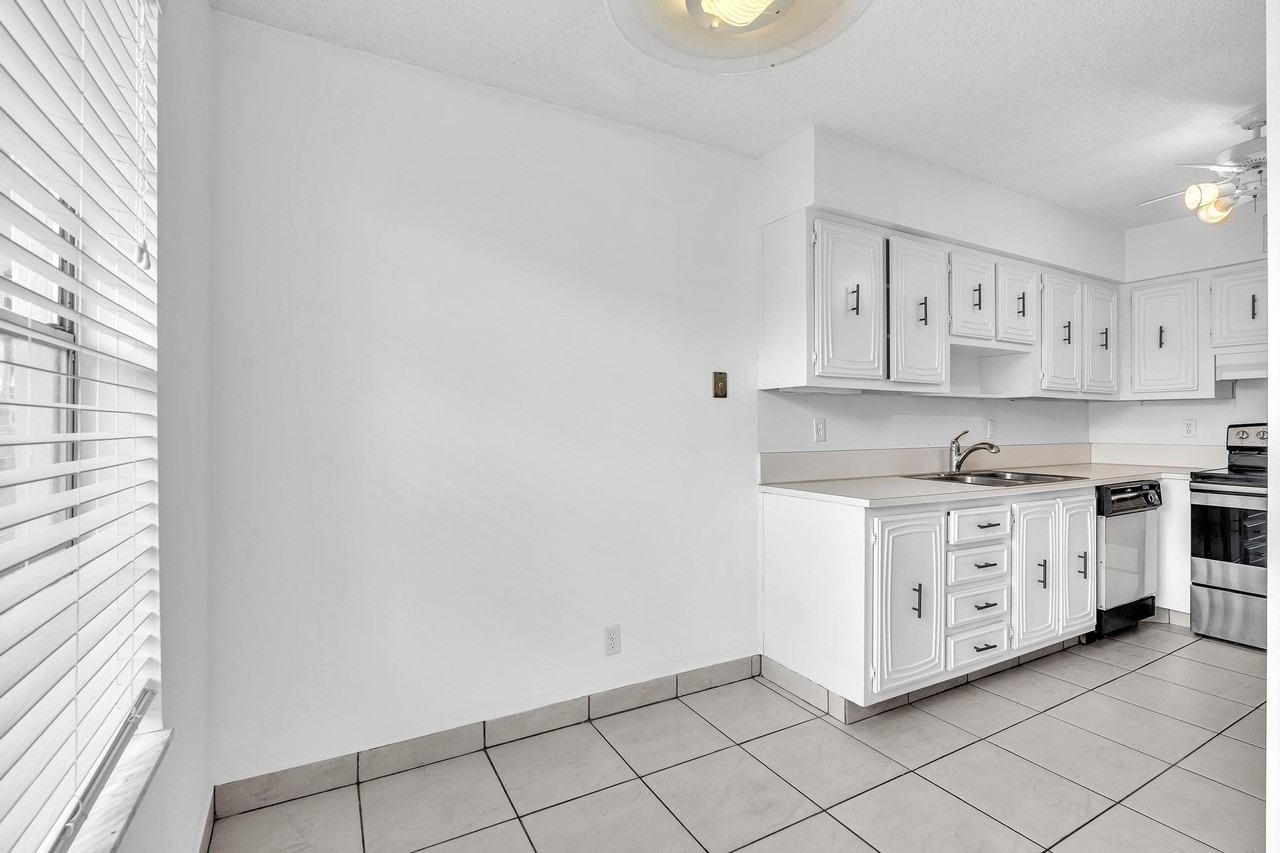 13721 Flora Pl Apt D - Photo 5 of 38