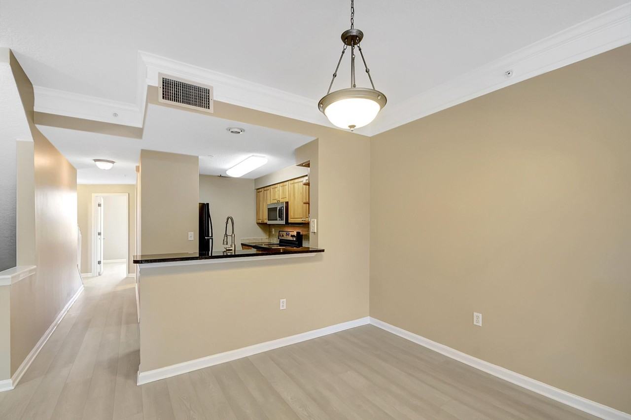 2030 Alta Meadows Ln Apt 1208 - Photo 4 of 34