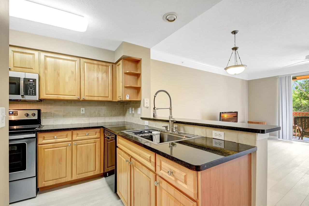 2030 Alta Meadows Ln Apt 1208 - Photo 5 of 34