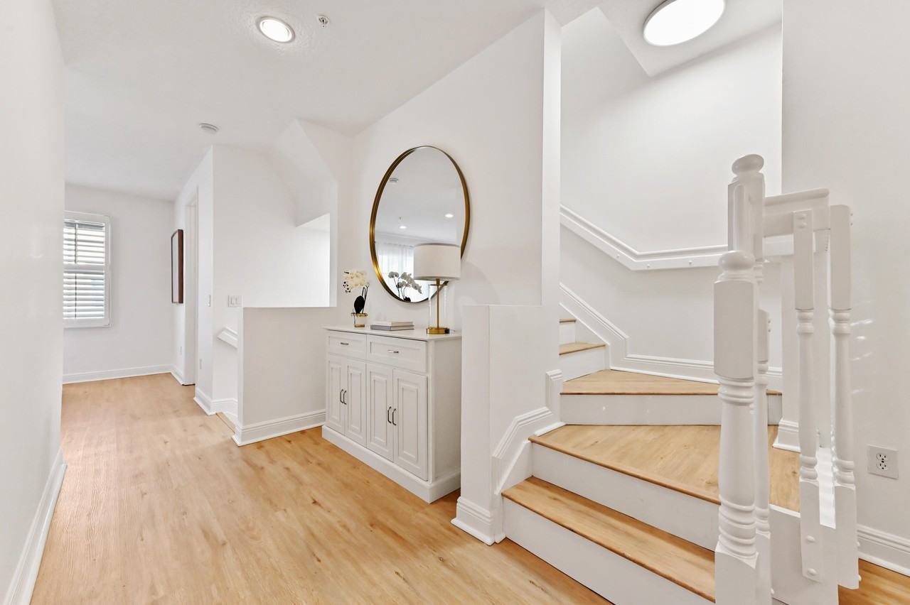 642 Nw 38th Cir - Photo 4 of 37