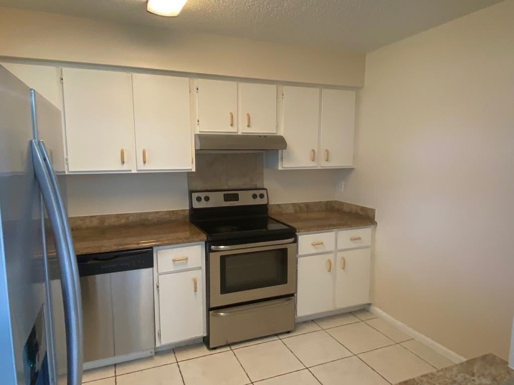 4901 Pier Dr - Photo 3 of 6