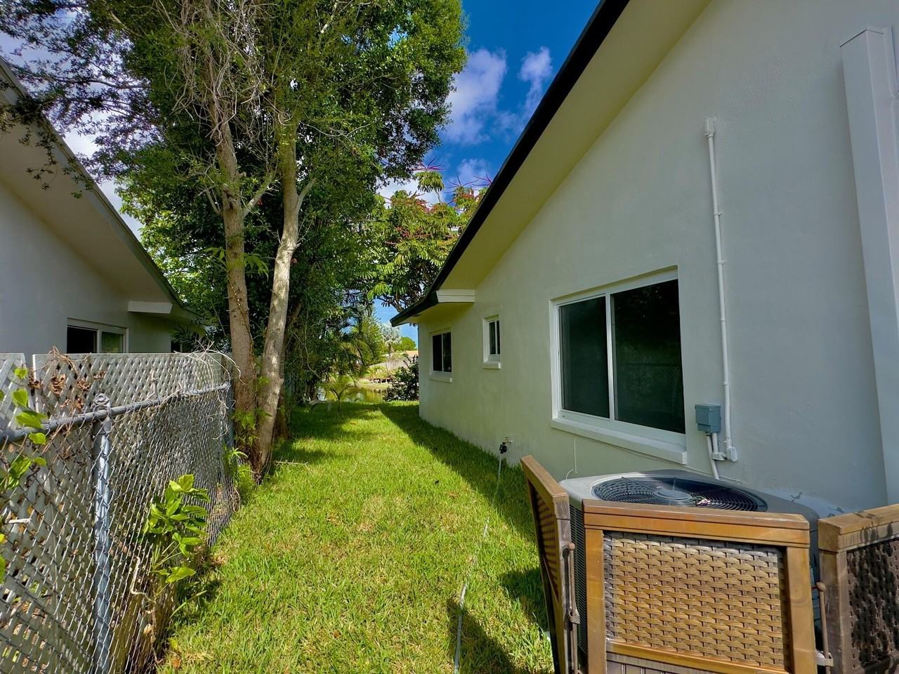 6811 Nw 32nd Ave - Photo 5 of 15