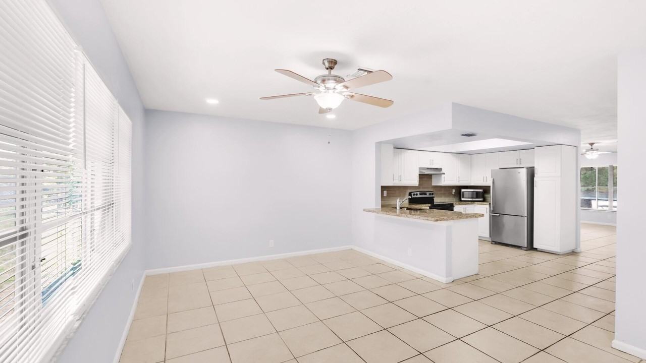 7106 Nw 80th Ave - Photo 6 of 17