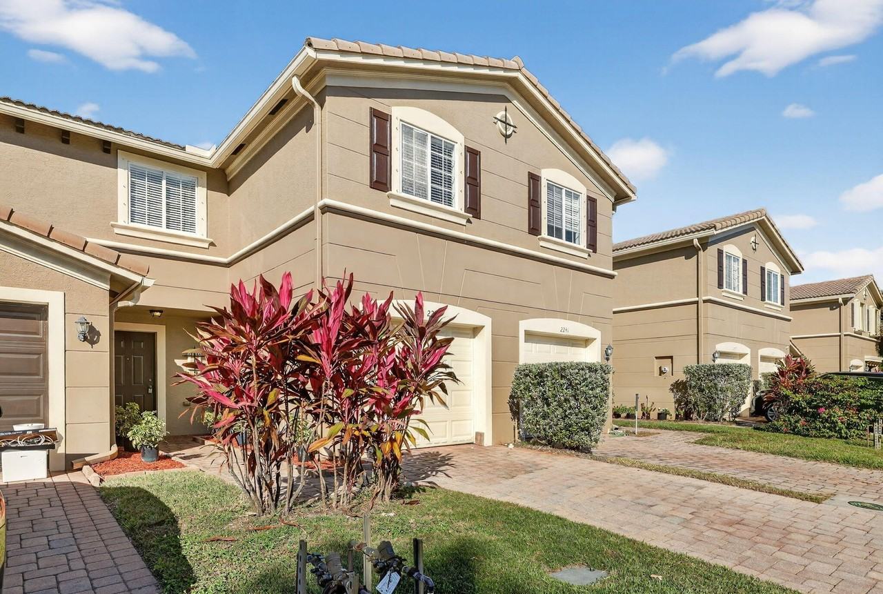 2245 Sw Portsmouth Ln - Photo 2 of 49