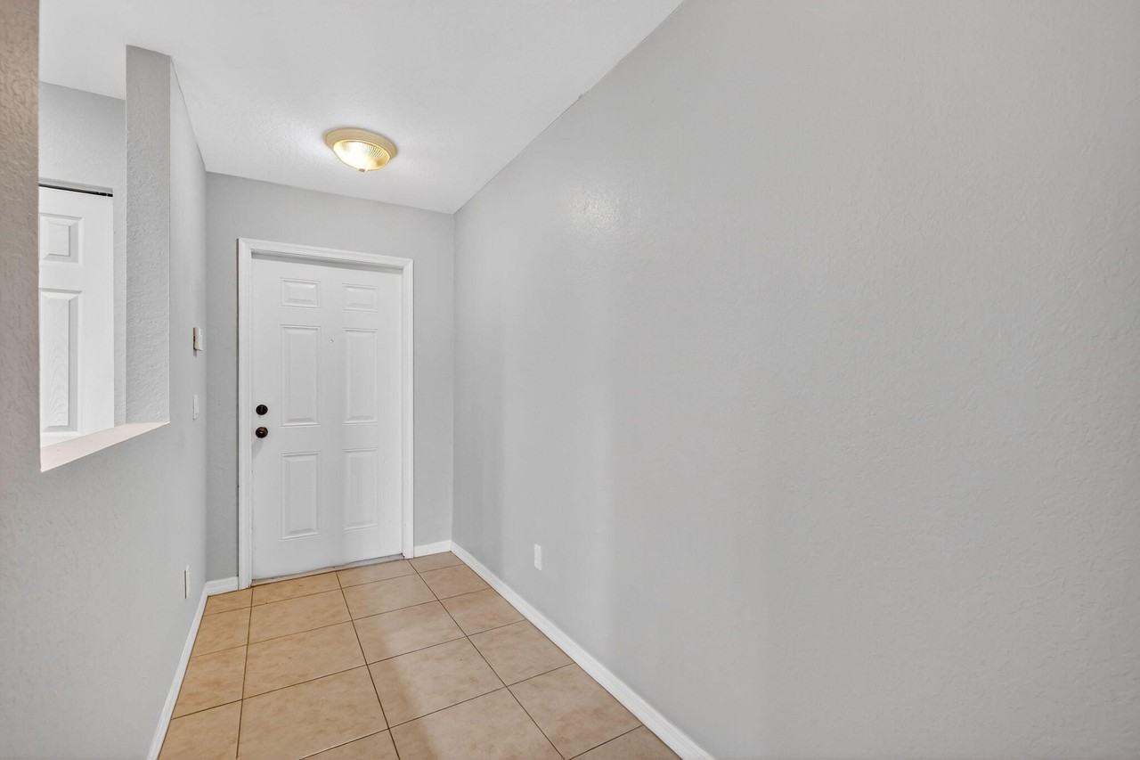 2245 Sw Portsmouth Ln - Photo 3 of 49