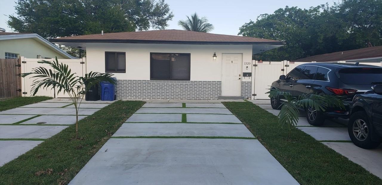 1320 Sw 34th Ave Unit 1 - Photo 2 of 6