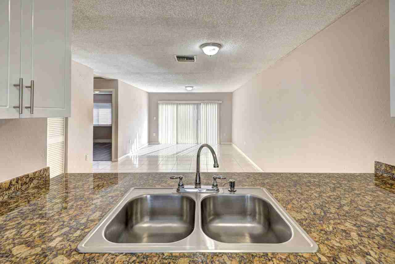 858 Crystal Lake Dr - Photo 5 of 21