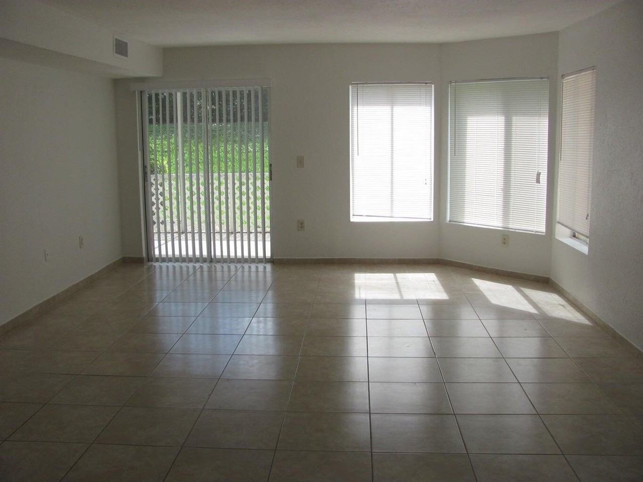 815 W Boynton Beach Blvd Apt 2106 - Photo 6 of 20
