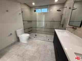 505 S Barrington Ave #106 - Photo 5 of 8