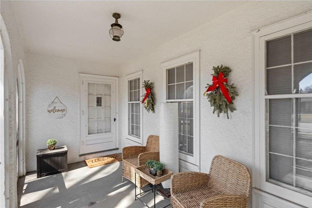 2721 29th Ave Ne - Photo 3 of 40