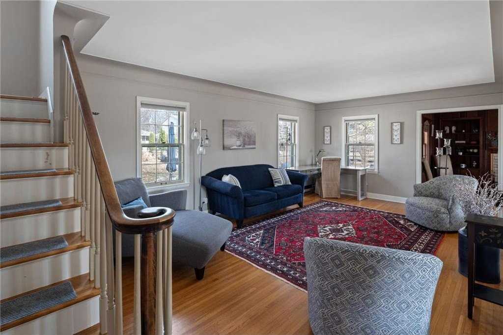 2721 29th Ave Ne - Photo 4 of 40