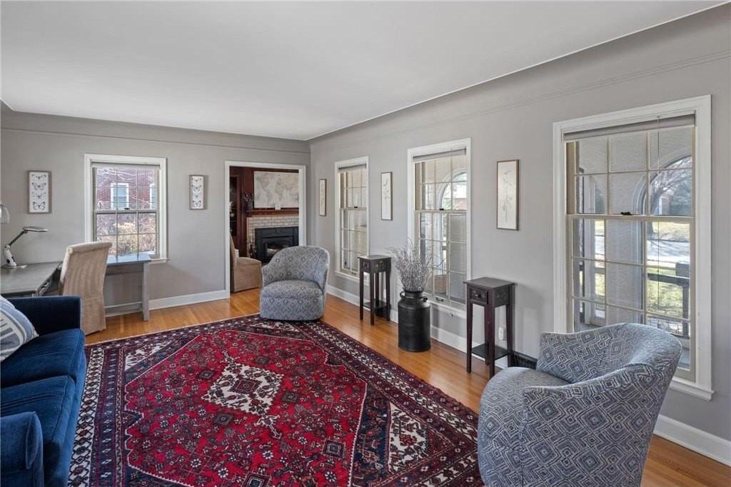 2721 29th Ave Ne - Photo 5 of 40