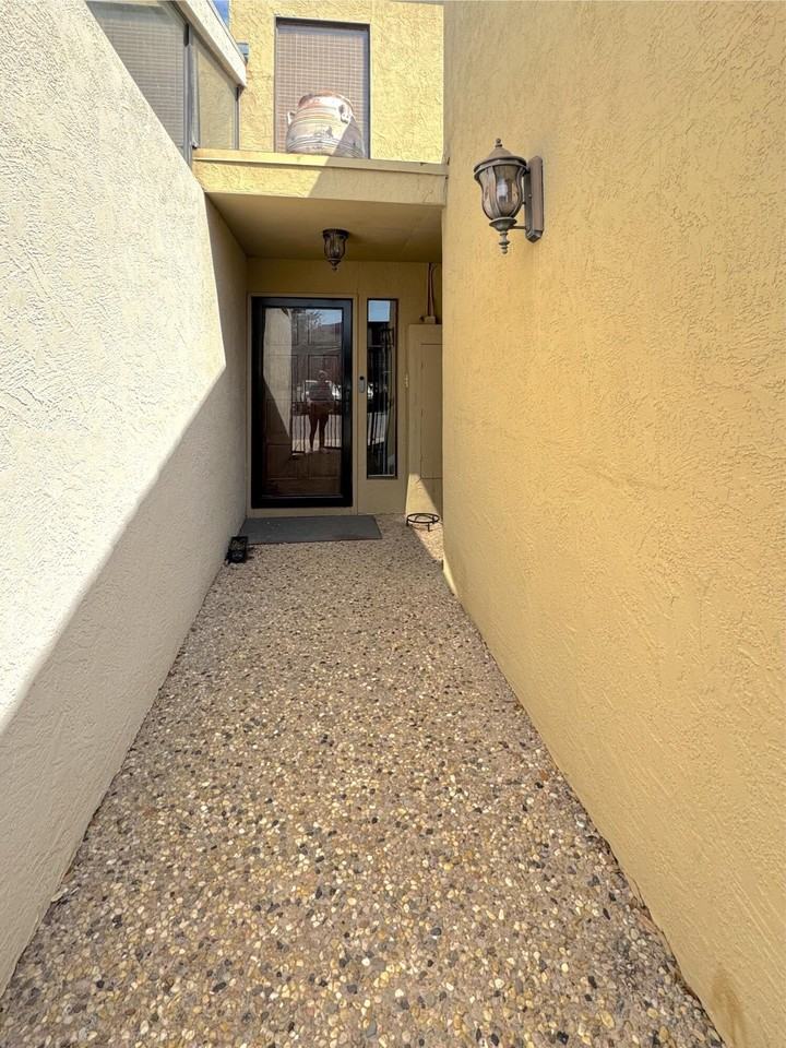 2542 Lindenwood Dr - Photo 2 of 19