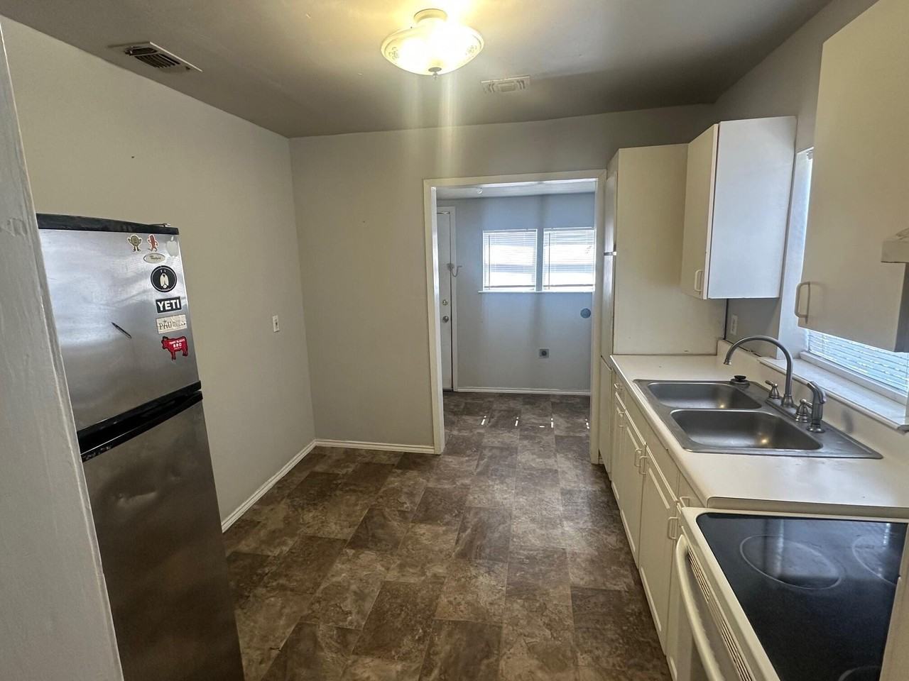 2729 Houston St - Photo 4 of 9