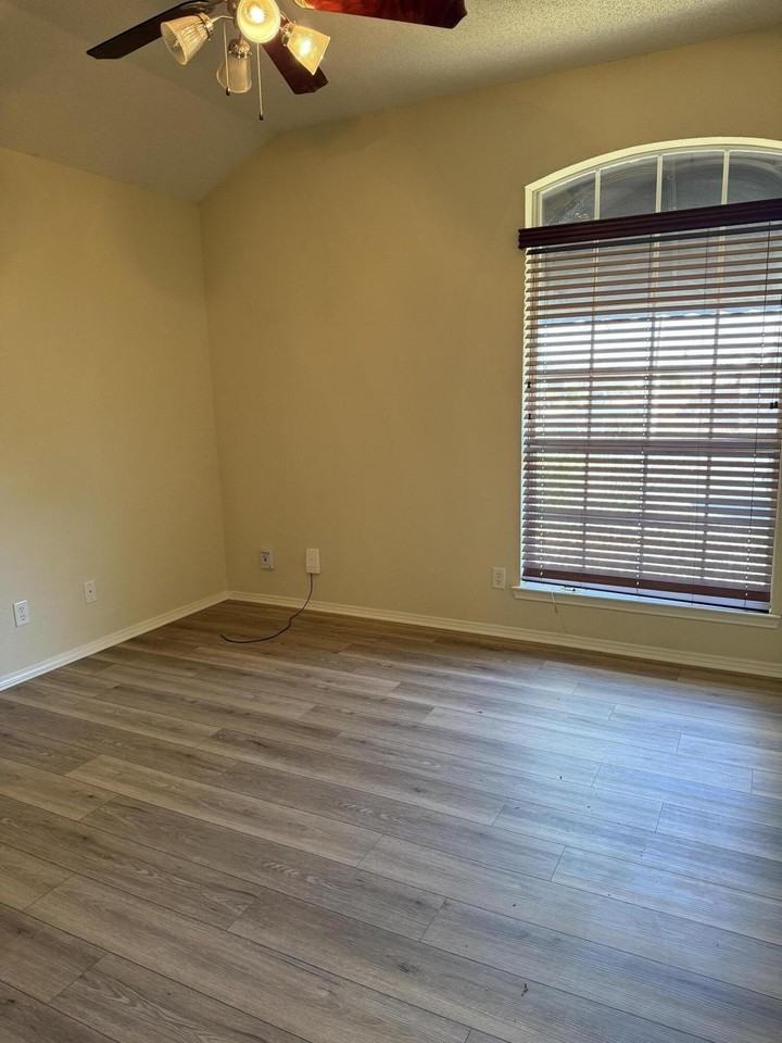 4245 Green Meadow Dr - Photo 3 of 15