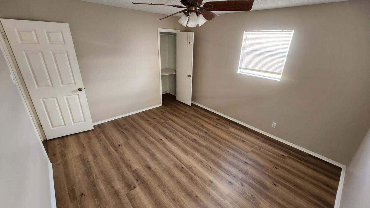 707 Wicklow Ct - Photo 4 of 4