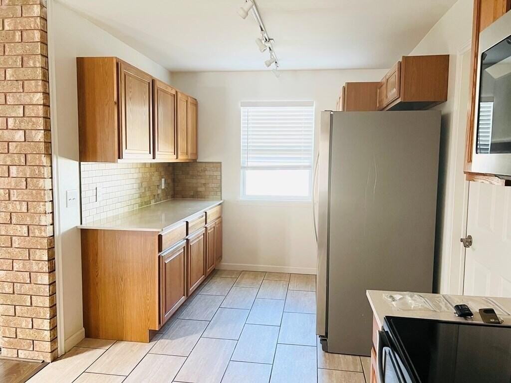 3017 Bluebonnet Ln - Photo 3 of 14