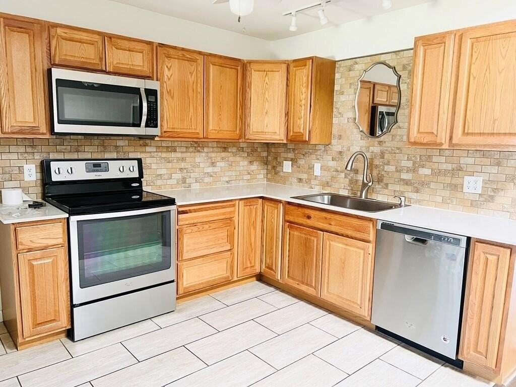 3017 Bluebonnet Ln - Photo 4 of 14