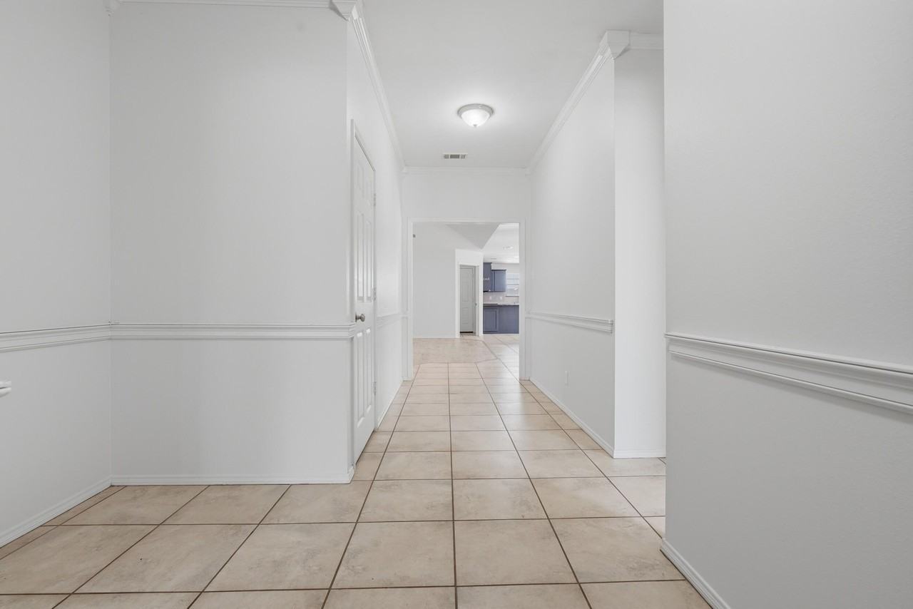 4122 Harmony Ln - Photo 5 of 27