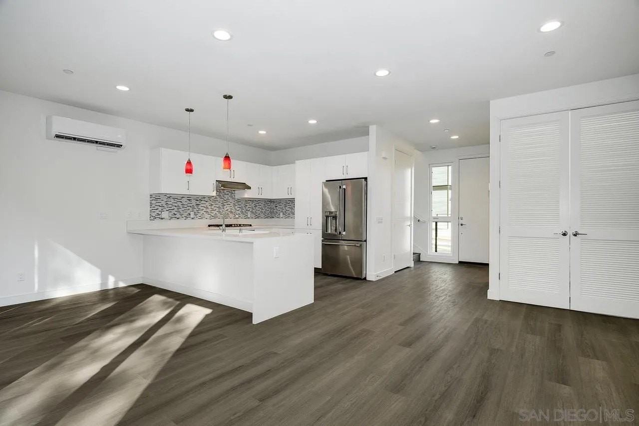 8248 High St - Photo 4 of 26